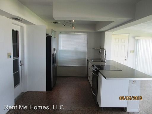 Building Photo - 8 Sandy Beach Dr