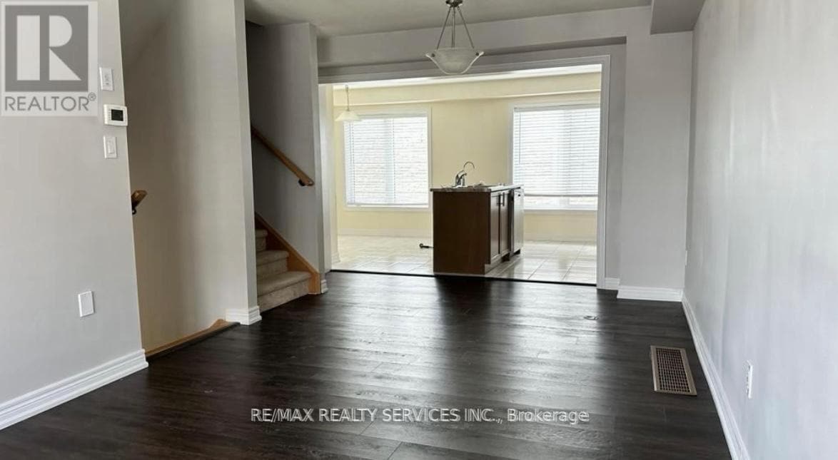 Primary Photo - 470-470 Linden Dr