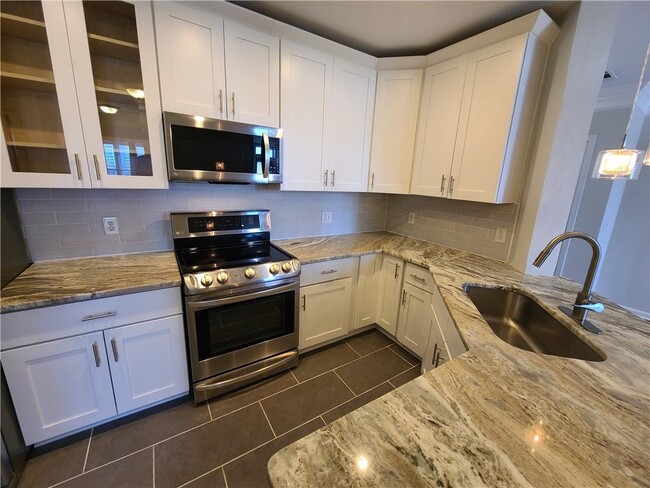 Foto del edificio - 3334 Peachtree Rd NE