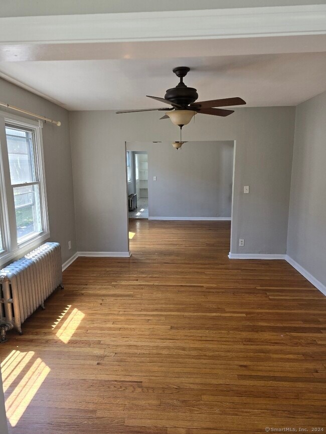 Building Photo - 1013 Maple Ave