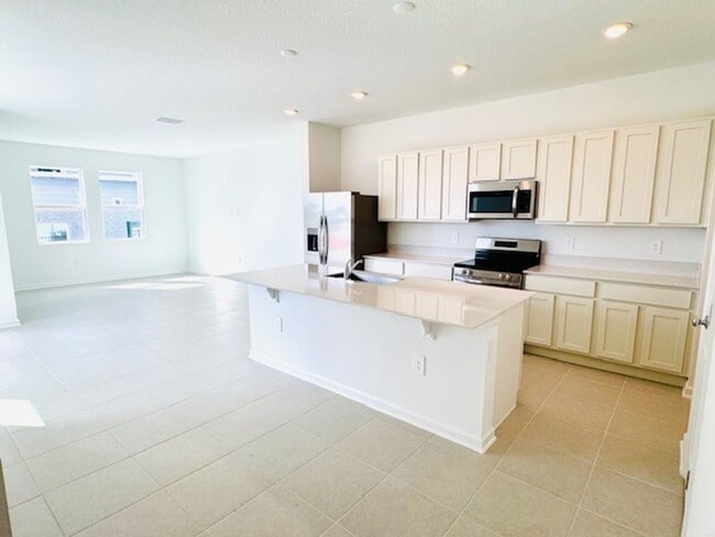 Building Photo - FOR RENT IN DAVENPORT 3 BEDROOMS AND 2.5 BATH