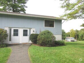 Building Photo - 6 Cedarbrook Rd
