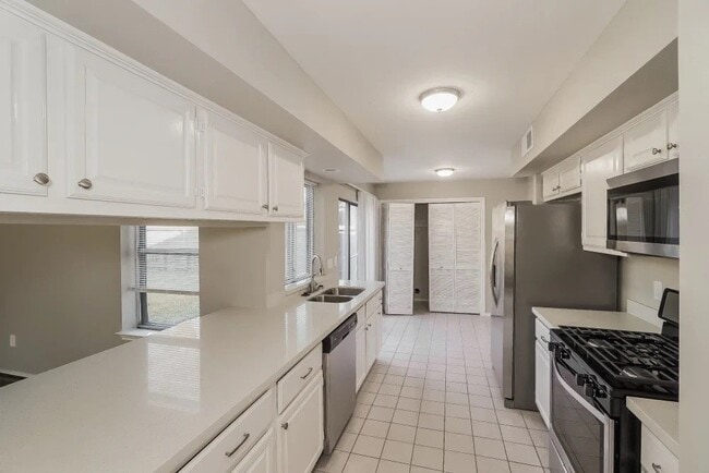 Building Photo - 6915 Eagle Ridge Dr