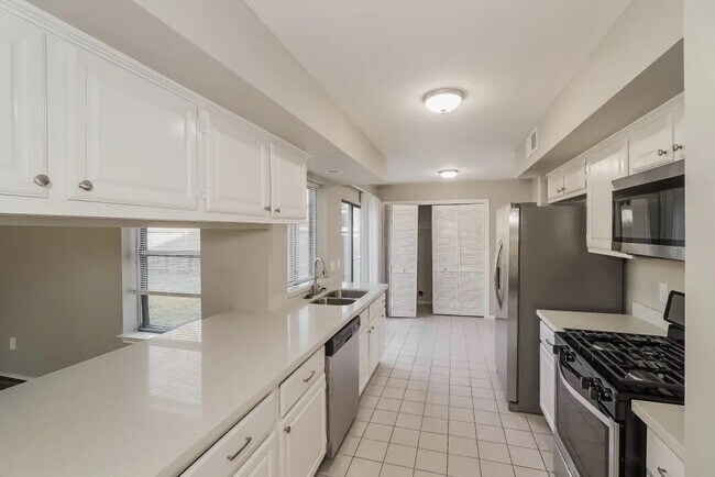 Foto del edificio - 6915 Eagle Ridge Dr