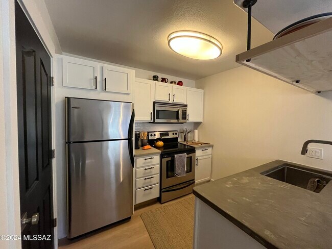 Foto del edificio - 5751 N Kolb Rd