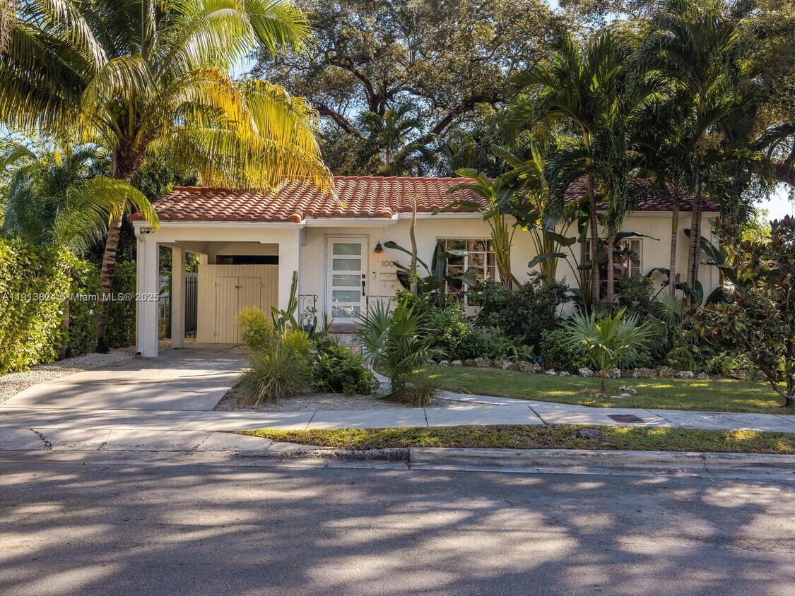 Foto principal - 1009 NW 11th Ct