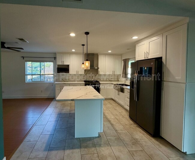 Foto del edificio - 23357 Glenn Ellen Way