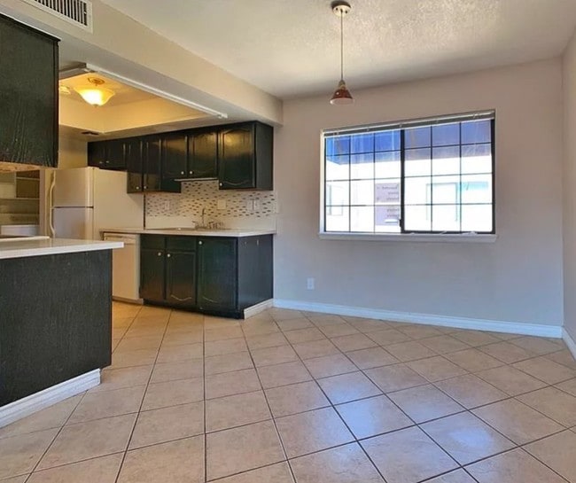 Building Photo - 4251 Sanderling Cir