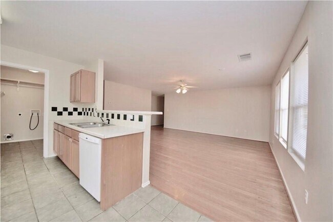 Building Photo - 700 Riverway Ln