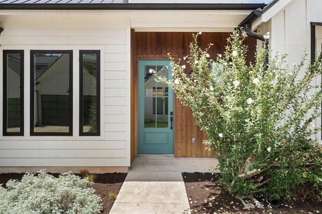 Building Photo - 4020 Valley View Rd