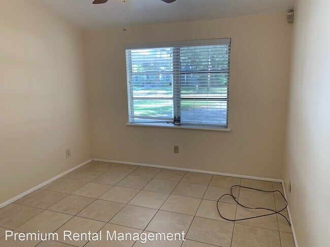 Building Photo - 3 br, 3 bath House - 740 Garden Plaza