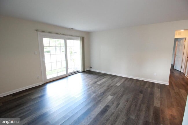 Building Photo - 346A Delancey Pl