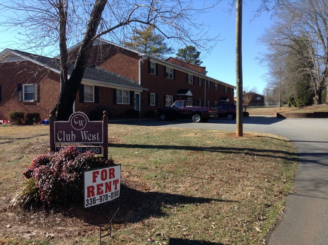Club West Apts - 110 Hedgecock Ave SW