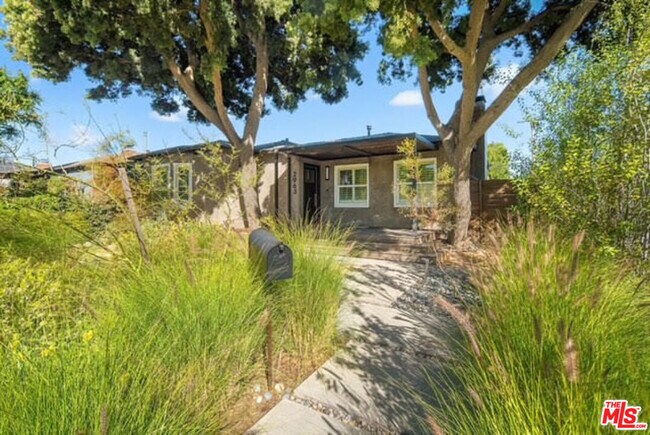 Foto del edificio - 2963 Virginia Ave