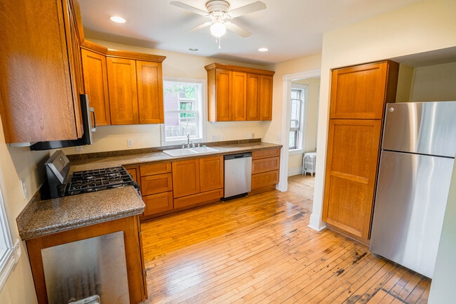 Kitchen - 583 Marshall Ave