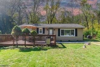 Building Photo - 908 Willow Dr