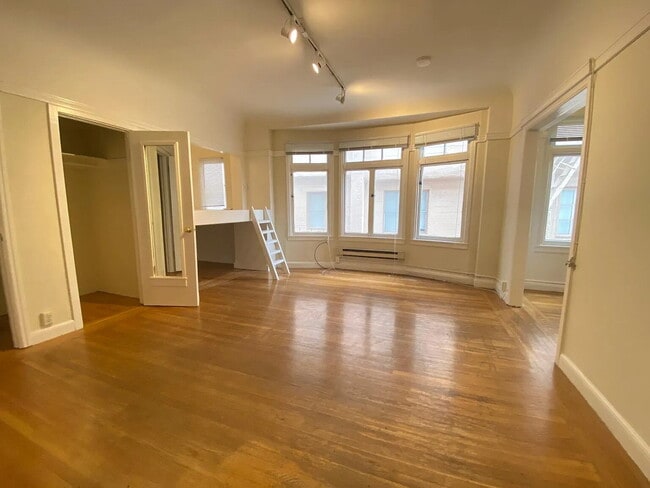 Photo - 1-Bedroom Gem in the Heart of San Francisco – Cozy 364 Sq Ft Haven!" Apartment