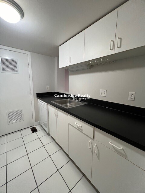 Building Photo - 71 Fulkerson St