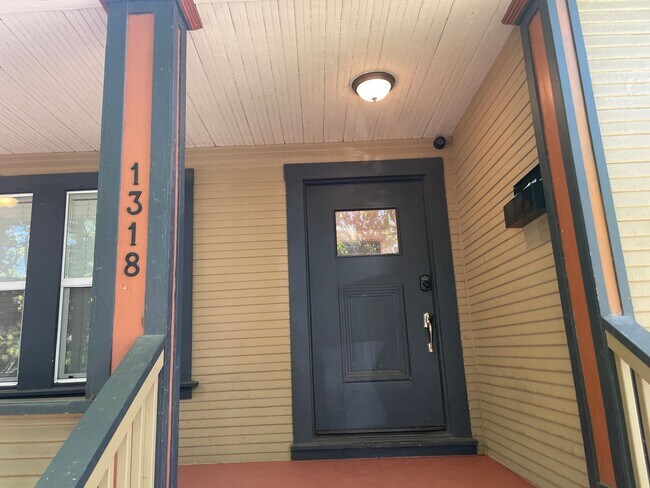 Foto del edificio - 1318 Salem St