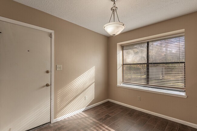 Foto del edificio - 39 Wire Rd Loop