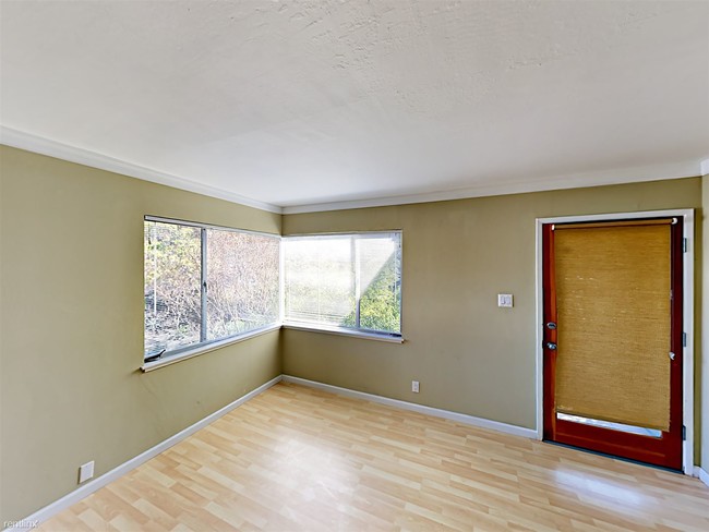 Building Photo - 1704 Pleasant Valley Ave