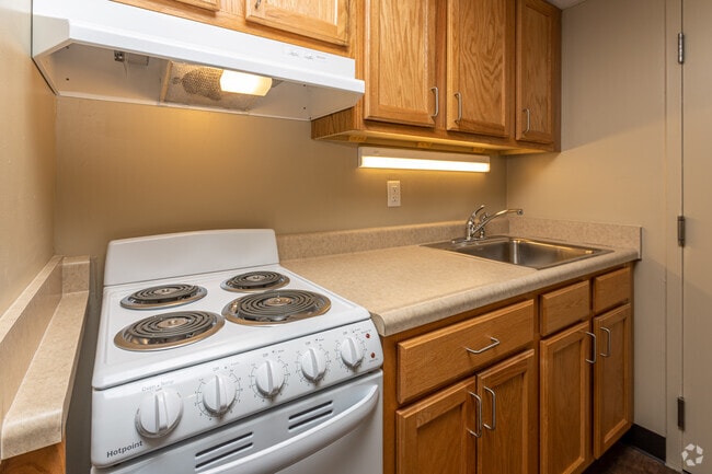 Estudio, 1BA - Cocina - Chapel House Senior Apartments - Age 62+