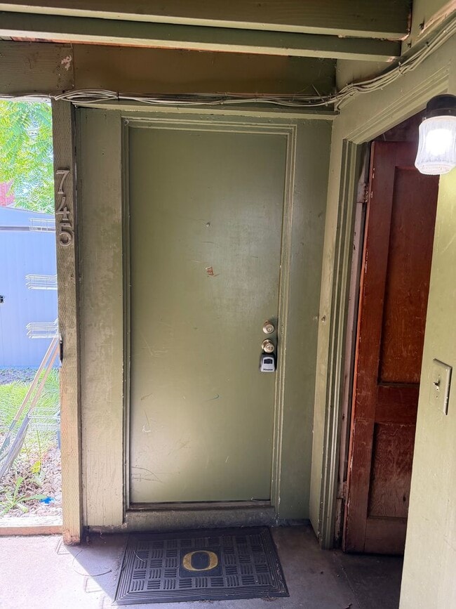 Foto del edificio - 1 bedroom, 1 bath duplex in Springfield!