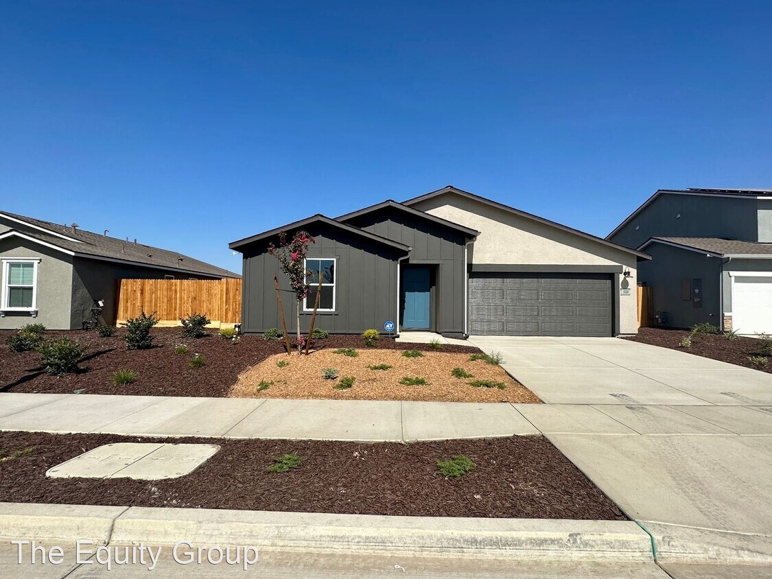 Foto principal - 4 br, 3 bath House - 1030 East Reese Ave