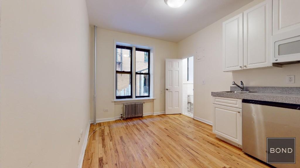 Foto principal - 305 W 45th St