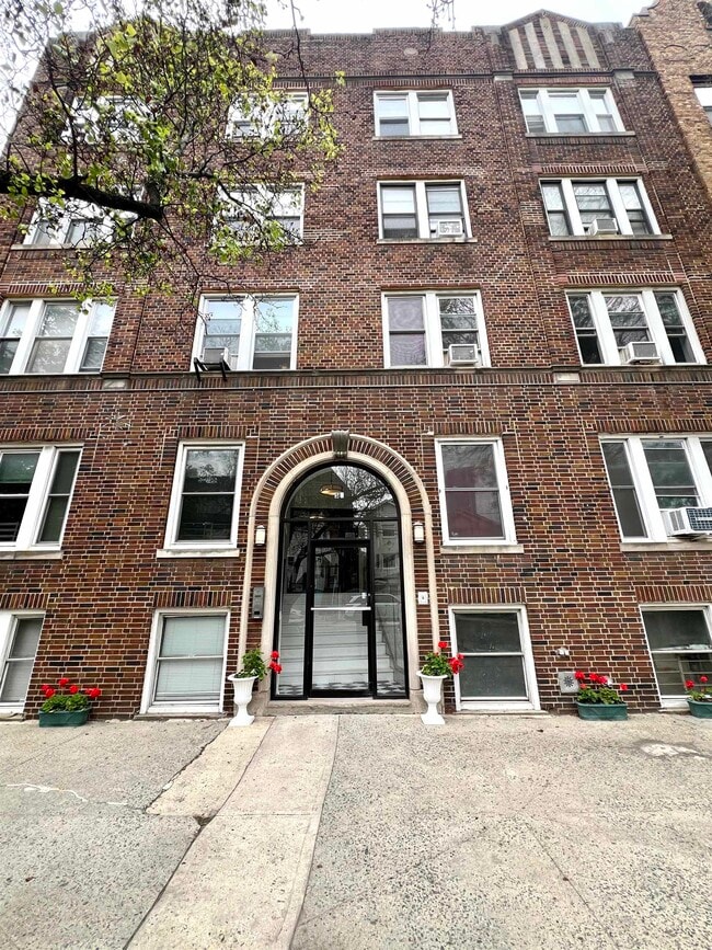 Building Photo - 57 Corbin Ave