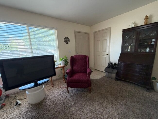 Building Photo - Cozy PG 3-Bedroom -- Large Fenced Yard
