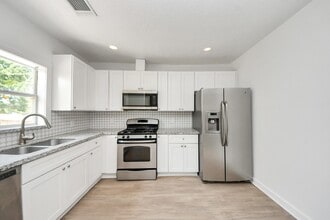 Building Photo - 1301 Yupon St