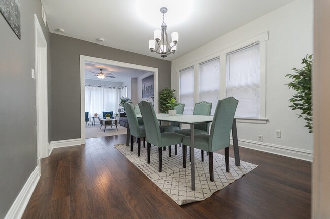 Building Photo - 4148 W Wellington Ave