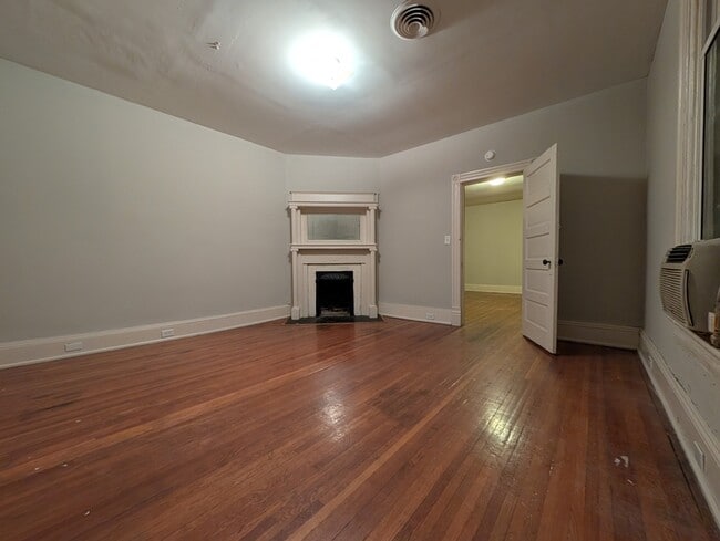 Building Photo - 1129 Rivermont, Unit 3