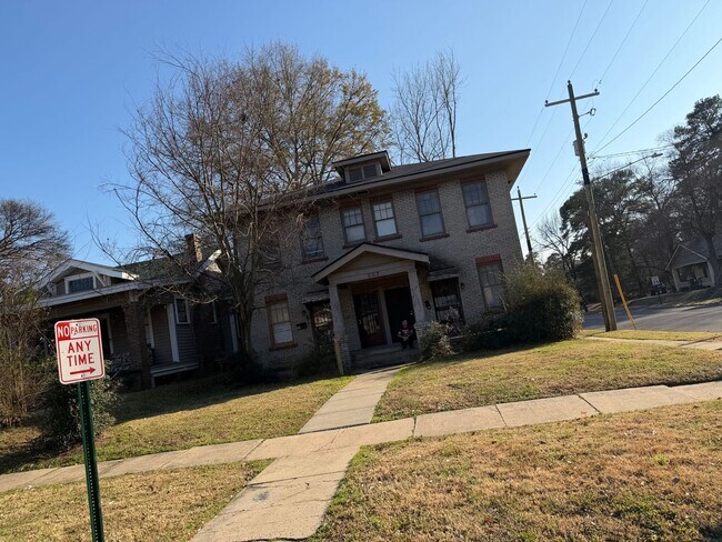 Building Photo - Historic Highland Charm – Beautifully Refurbished Upstairs Unit for Lease