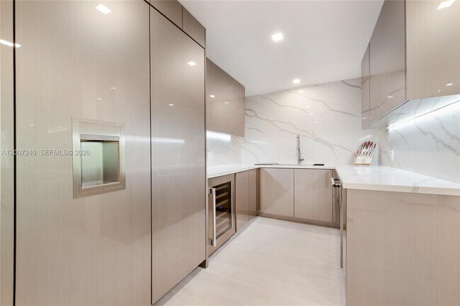 Foto del edificio - 2901 S Bayshore Dr