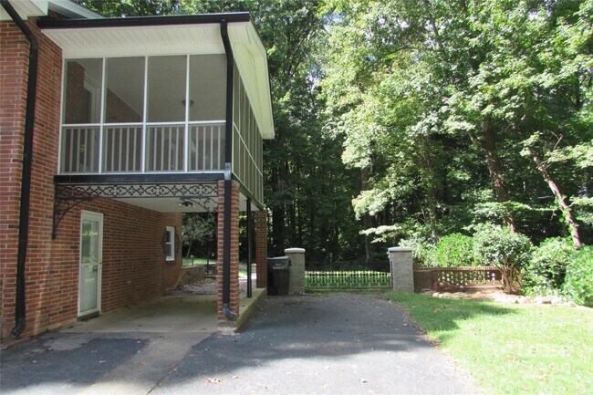 Building Photo - 501 Dunham Rd