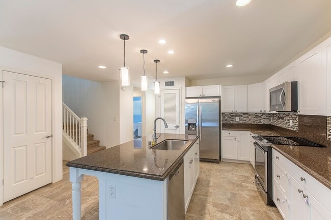 Building Photo - Stunning 4 Bedroom with 3 Bathroom Home in...