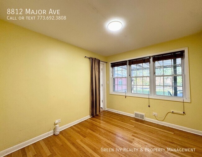 Foto del edificio - 8812 Major Ave