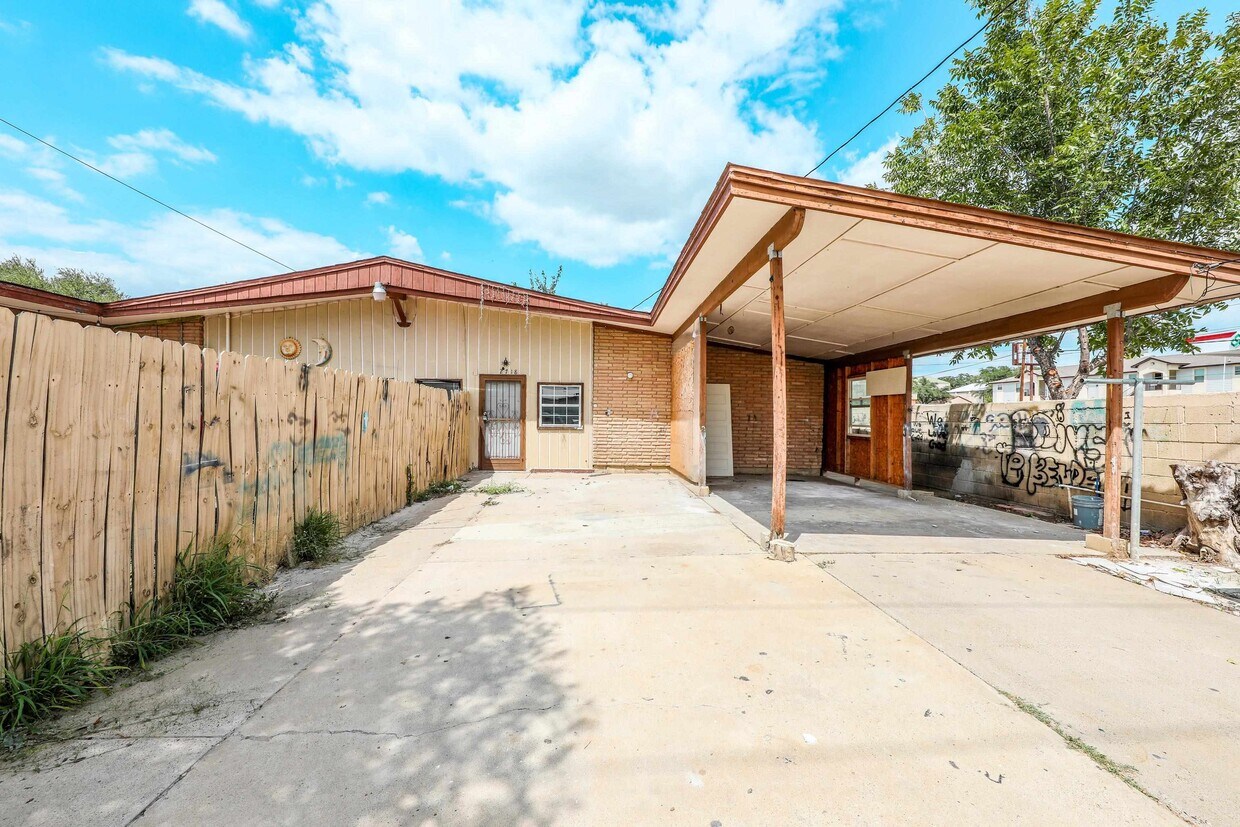 Foto principal - 2718 E Price St