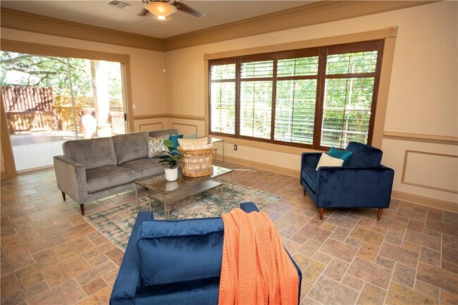 Building Photo - 7217 Lapin Cove