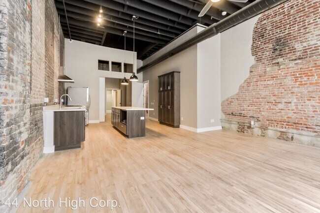 Building Photo - 2 br, 2 bath Apartment - 45 N. Pearl St.