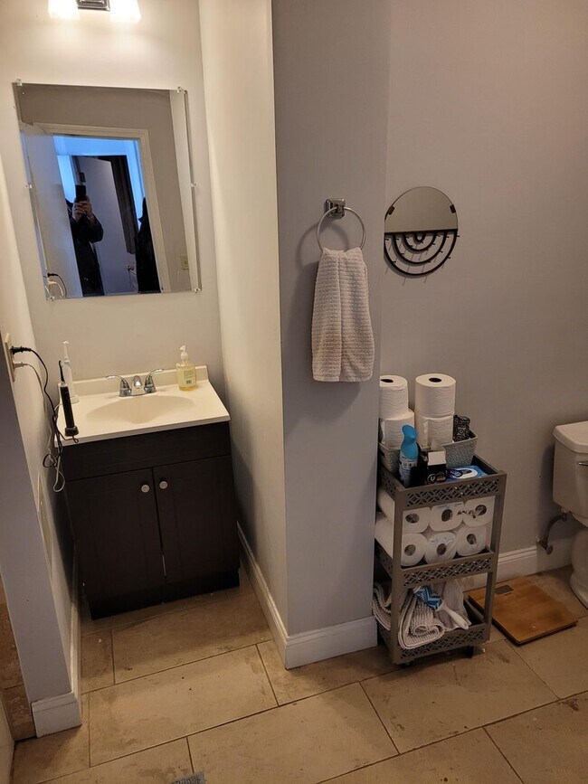 Foto del edificio - Don't Miss out on this giant 3 bed in the North End