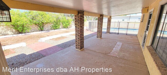 Building Photo - 4 br, 3 bath House - 2004 E REDMON DR