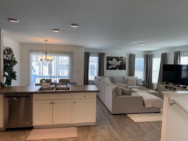 Building Photo - 2520 Alison Ave