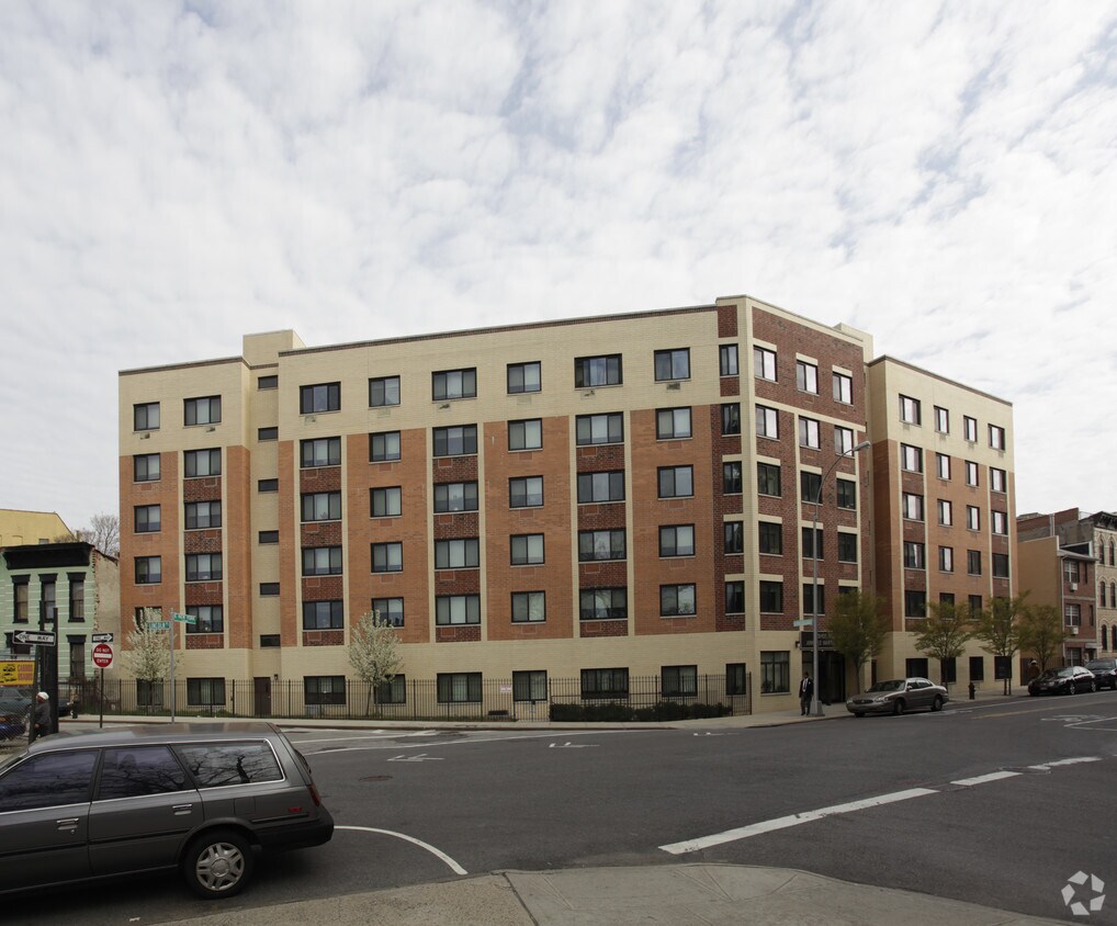 Foto del edificio - Bishop Richard & Annelle Martin Senior houses
