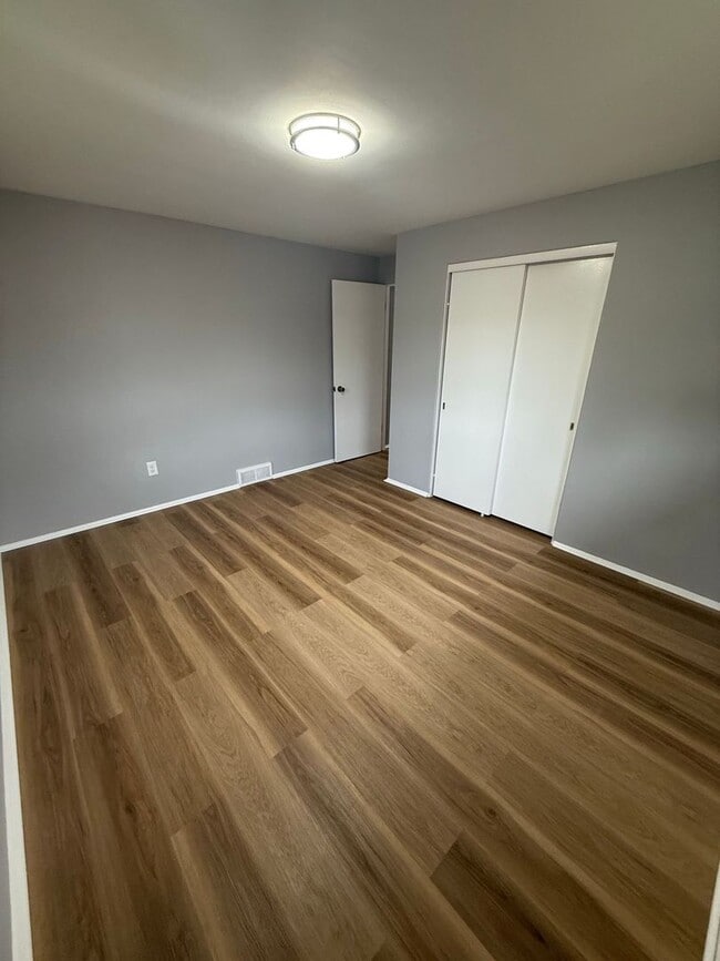 Building Photo - 3 Bedroom Single Family