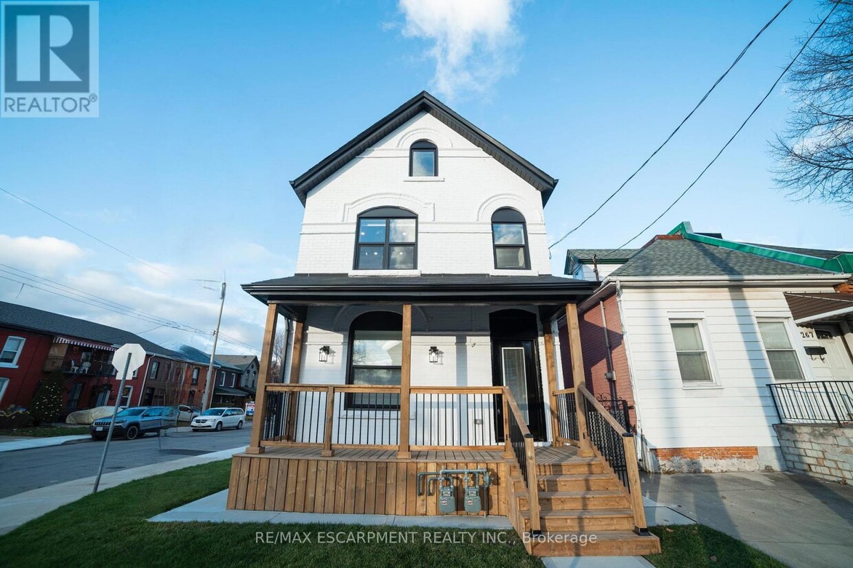 Primary Photo - 265 Robert St