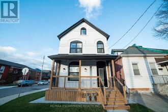 Building Photo - 265 Robert St