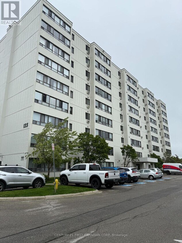 Photo principale - 135-135 Base Line Rd W